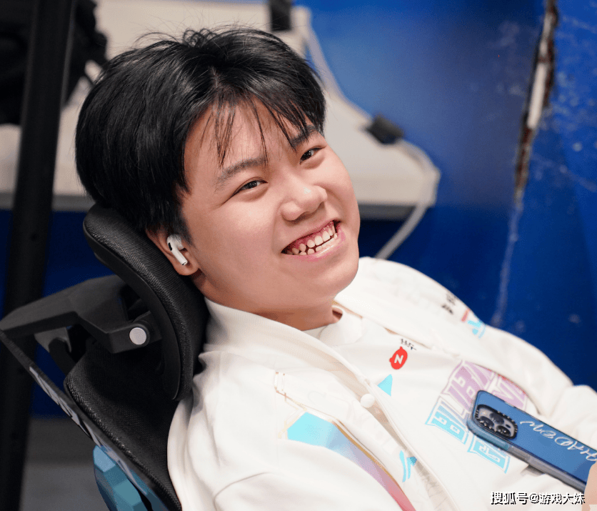 -关于G2血洗BLG，Peanut极限生还后反打激烈交锋小组赛，留下经典瞬间的信息