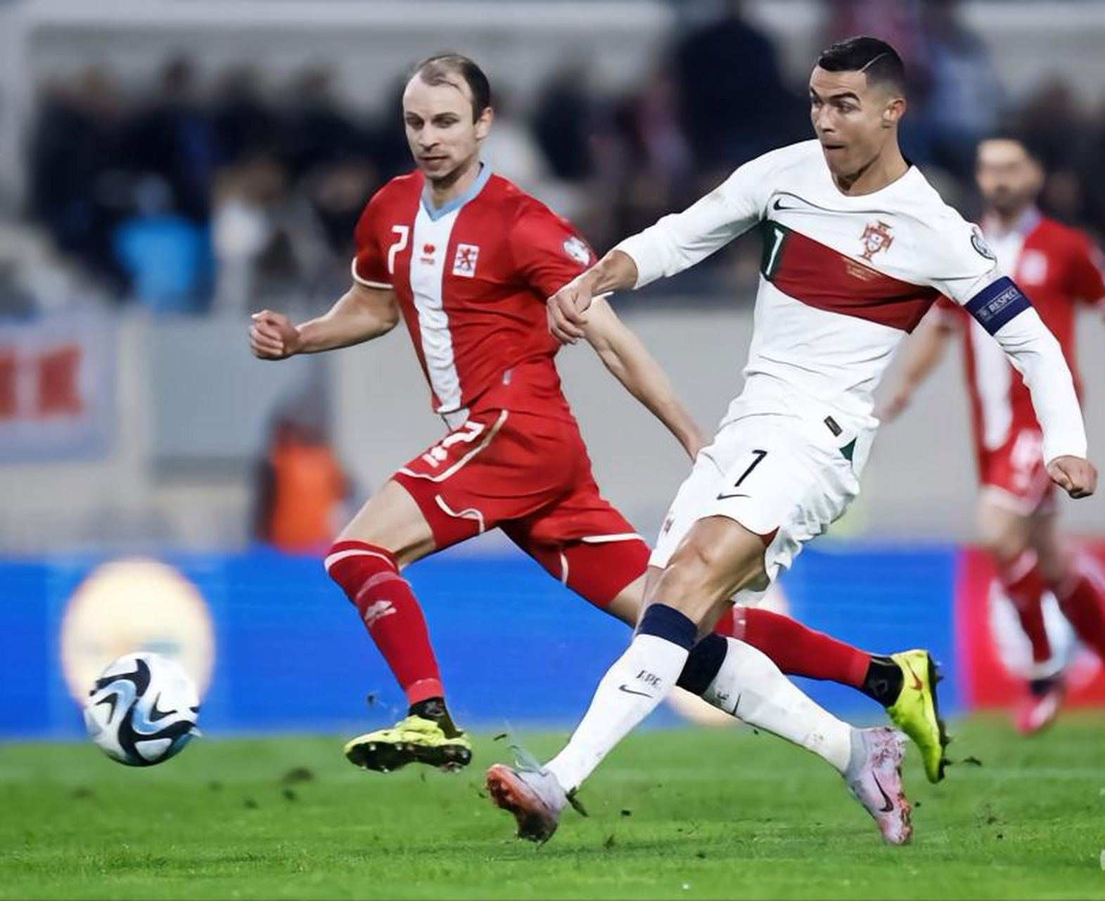 开云体育APP下载-葡萄牙球队连胜在欧洲赛场上叱咤风云