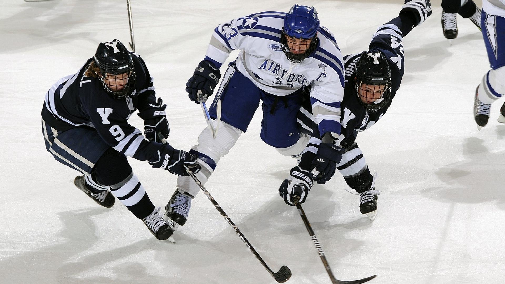 从诺坎普到巴格达，阿尔瓦雷斯在巴萨式关键战中突围伊拉克
