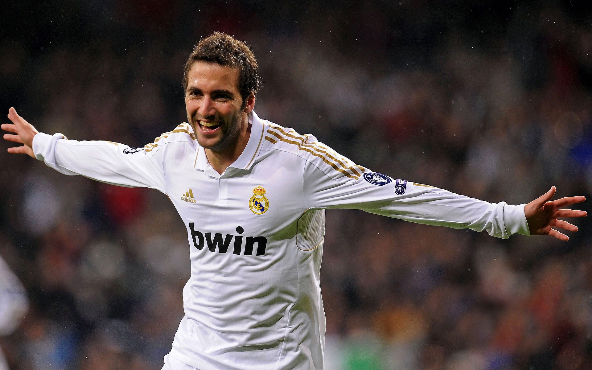 库尔图瓦用实力证明自己，拜仁制霸瑞典