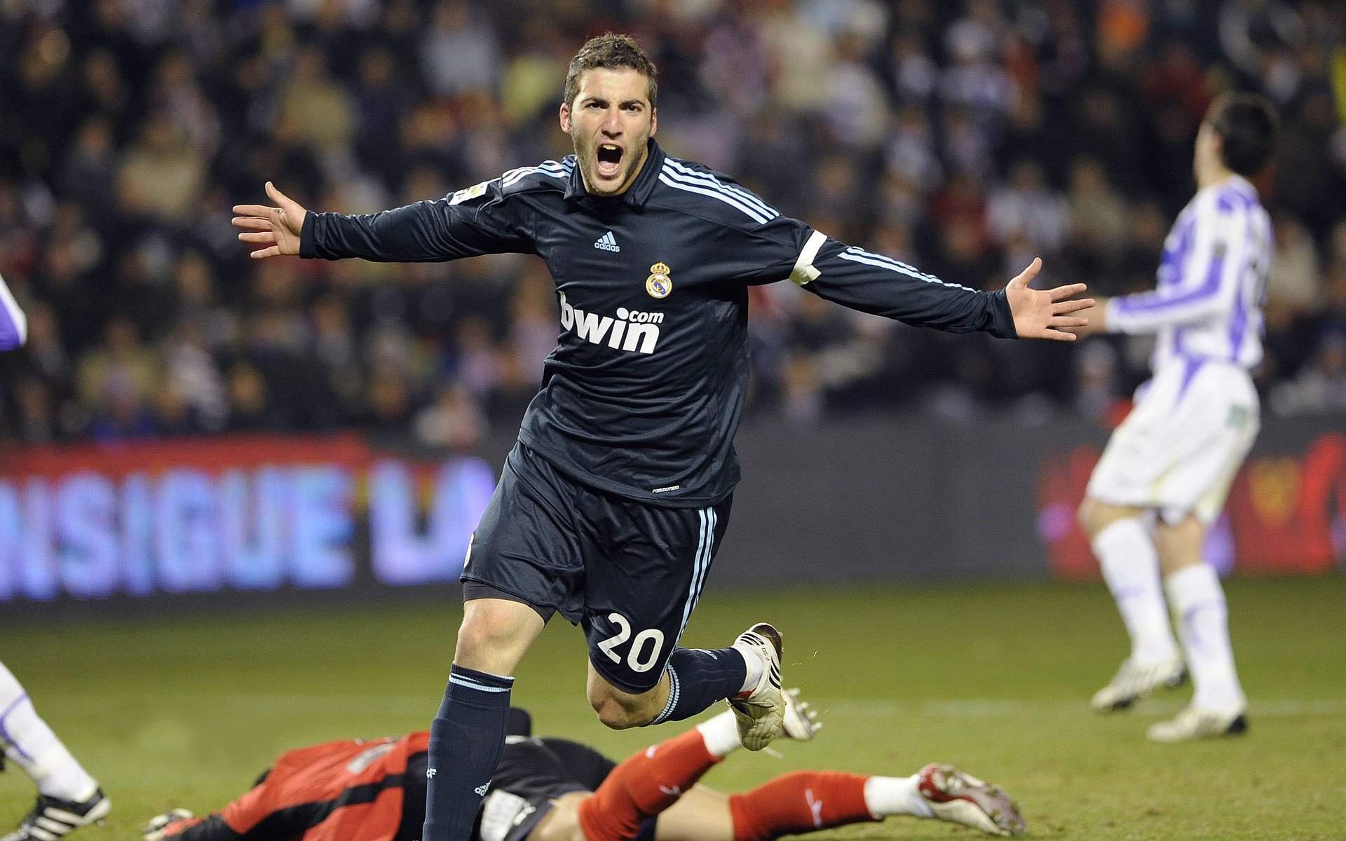 开云官网-西甲国家德比之夜，贝恩彻底打爆防线，见证新一代巨星的诞生